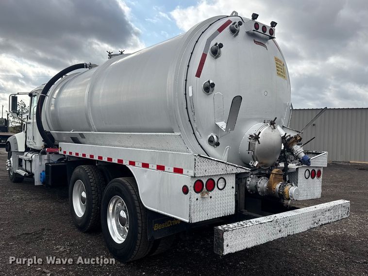 image for item EG8844 2013 Mack GU433 vacuum truck