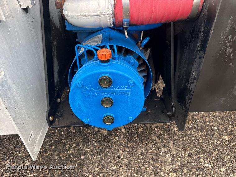 image for item EG8844 2013 Mack GU433 vacuum truck