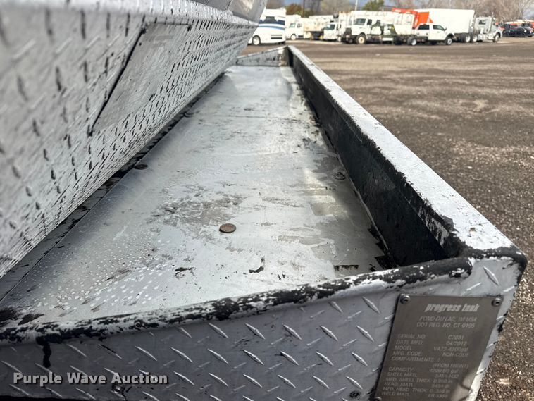 image for item EG8844 2013 Mack GU433 vacuum truck