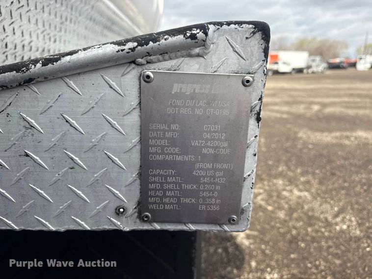 image for item EG8844 2013 Mack GU433 vacuum truck