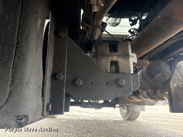 image for item EG8844 2013 Mack GU433 vacuum truck