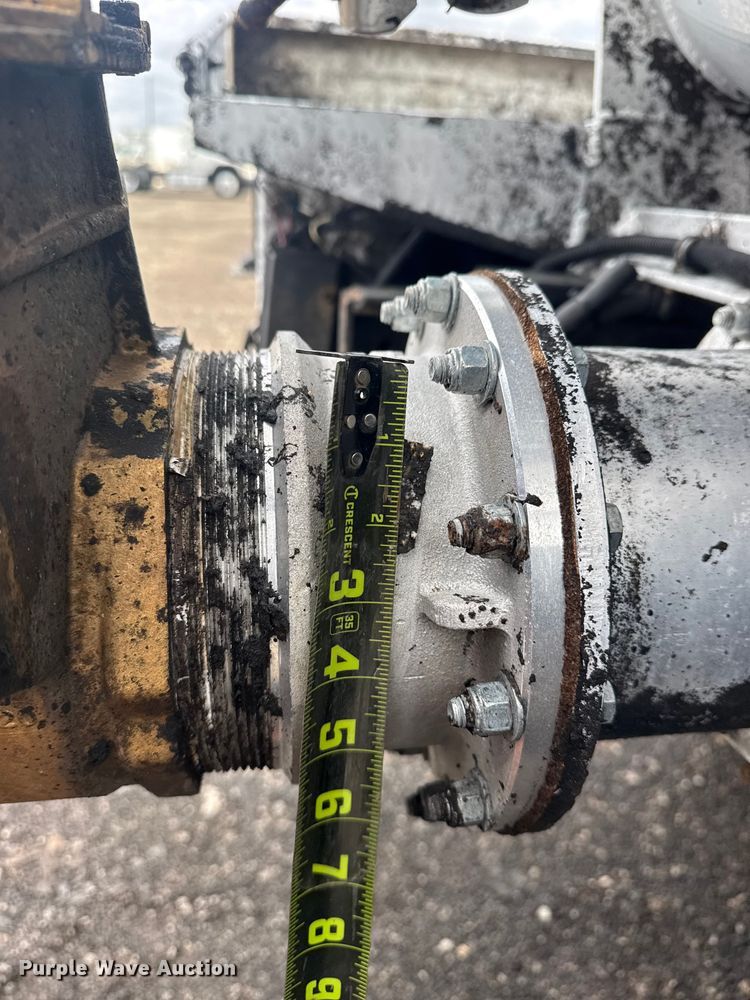 image for item EG8844 2013 Mack GU433 vacuum truck