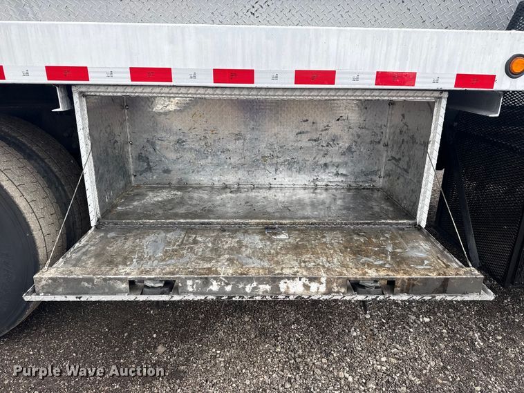 image for item EG8844 2013 Mack GU433 vacuum truck