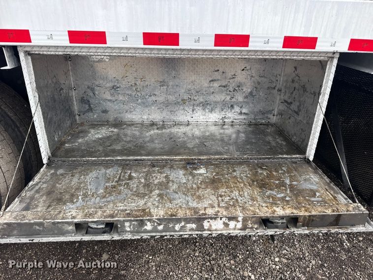 image for item EG8844 2013 Mack GU433 vacuum truck