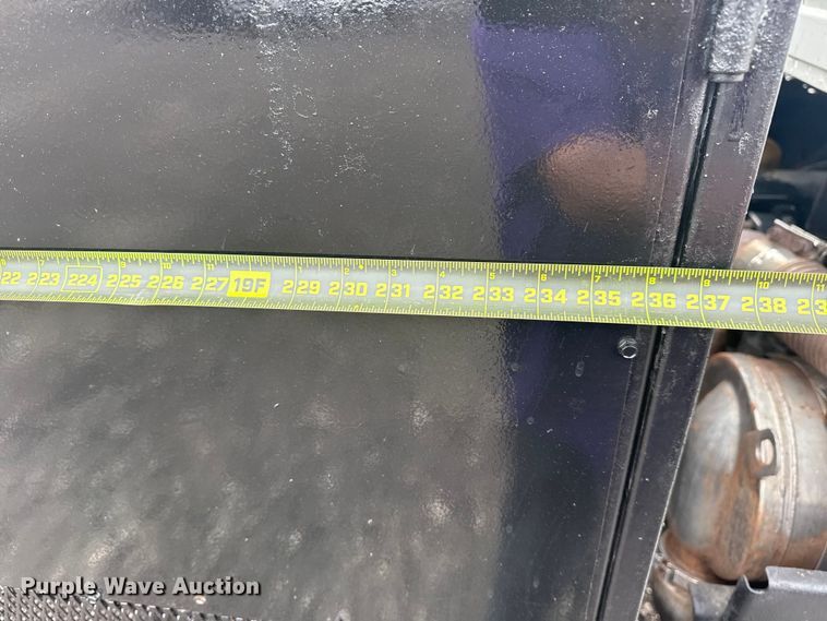 image for item EG8844 2013 Mack GU433 vacuum truck