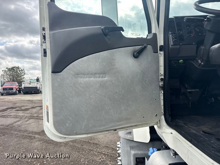 image for item EG8844 2013 Mack GU433 vacuum truck