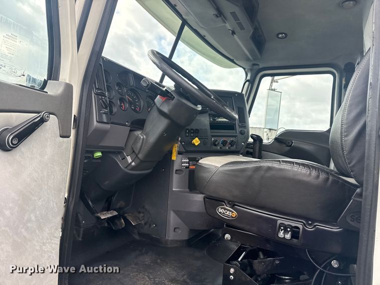 image for item EG8844 2013 Mack GU433 vacuum truck