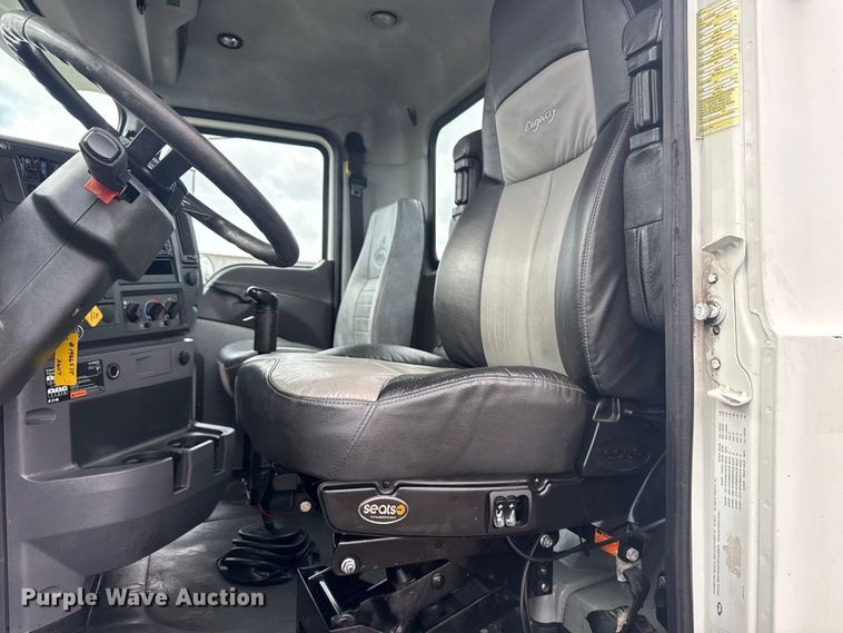 image for item EG8844 2013 Mack GU433 vacuum truck