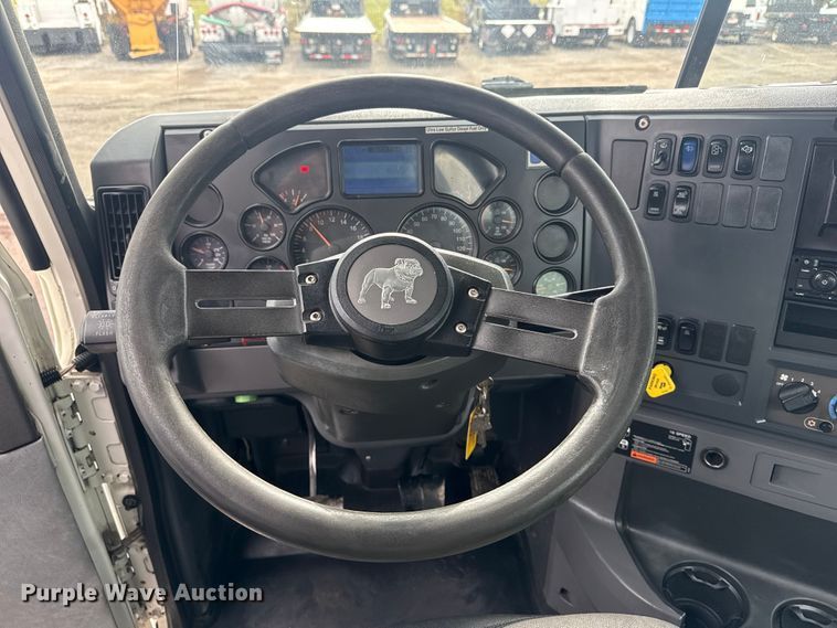 image for item EG8844 2013 Mack GU433 vacuum truck