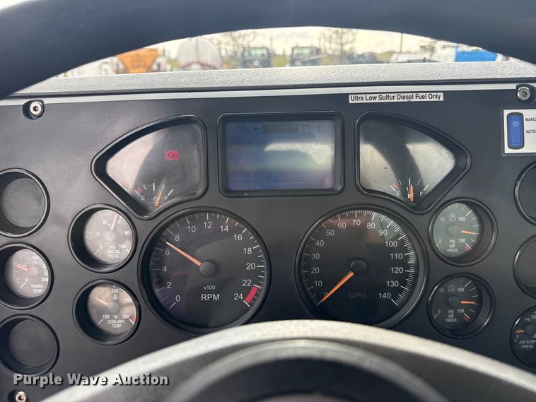 image for item EG8844 2013 Mack GU433 vacuum truck