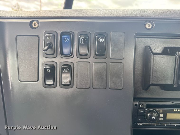 image for item EG8844 2013 Mack GU433 vacuum truck