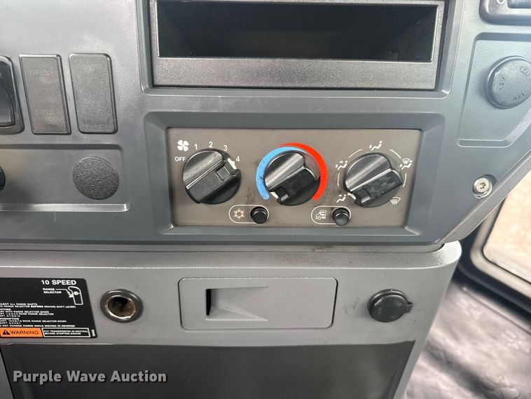 image for item EG8844 2013 Mack GU433 vacuum truck