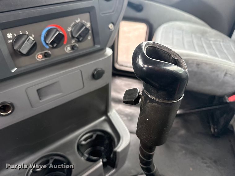 image for item EG8844 2013 Mack GU433 vacuum truck