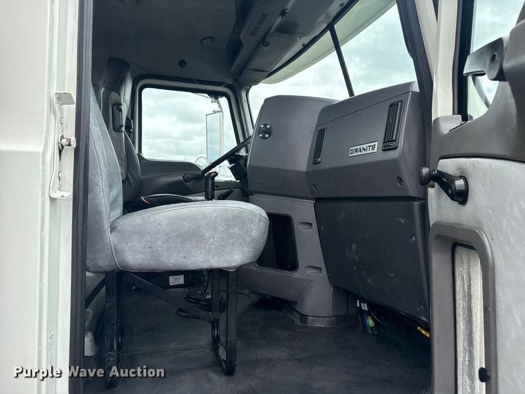 image for item EG8844 2013 Mack GU433 vacuum truck