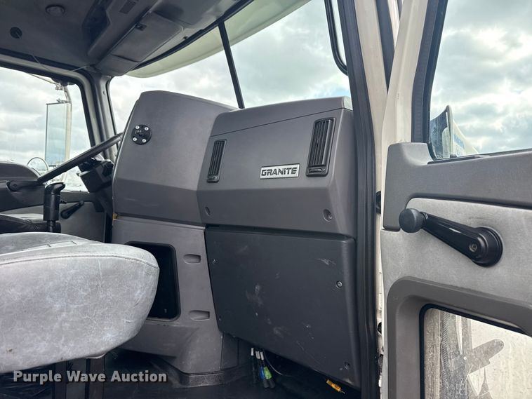 image for item EG8844 2013 Mack GU433 vacuum truck