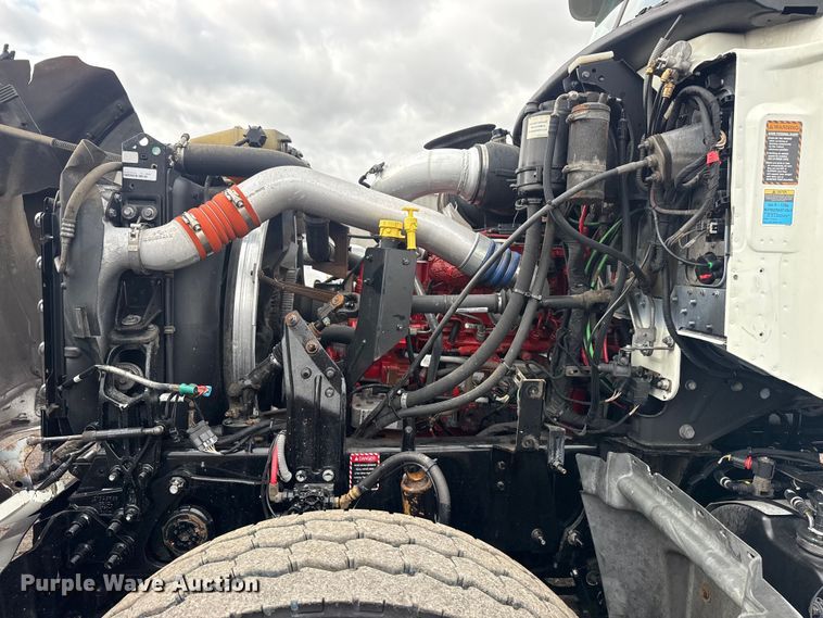 image for item EG8844 2013 Mack GU433 vacuum truck