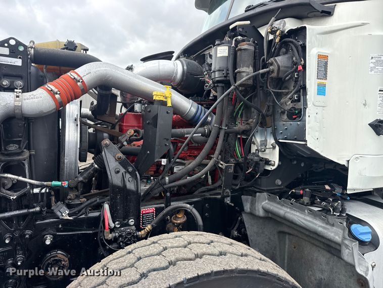 image for item EG8844 2013 Mack GU433 vacuum truck