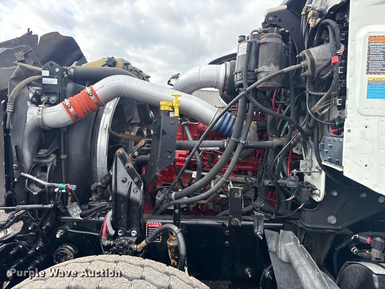 image for item EG8844 2013 Mack GU433 vacuum truck