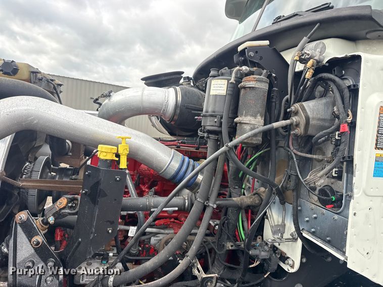 image for item EG8844 2013 Mack GU433 vacuum truck