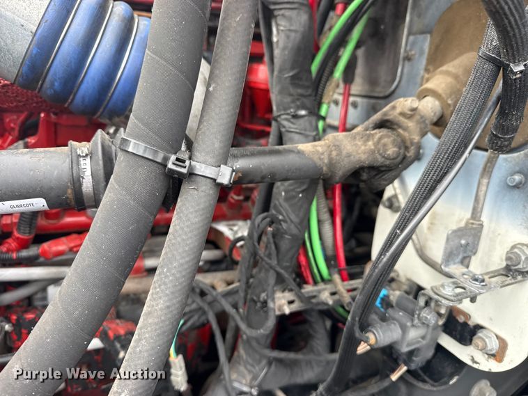 image for item EG8844 2013 Mack GU433 vacuum truck