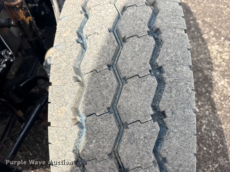 image for item EG8844 2013 Mack GU433 vacuum truck