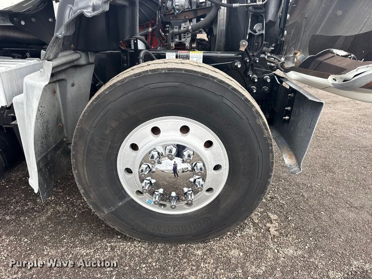 image for item EG8844 2013 Mack GU433 vacuum truck