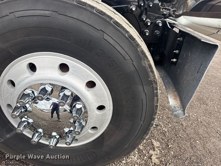 image for item EG8844 2013 Mack GU433 vacuum truck