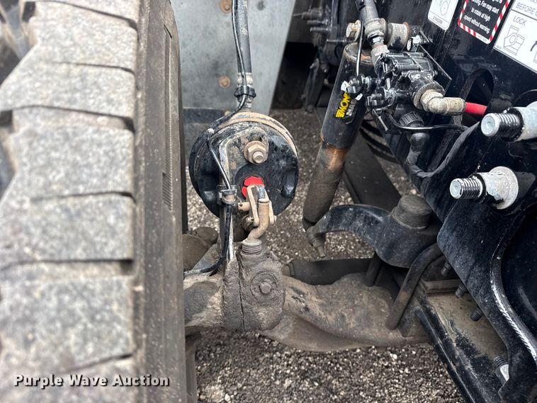 image for item EG8844 2013 Mack GU433 vacuum truck