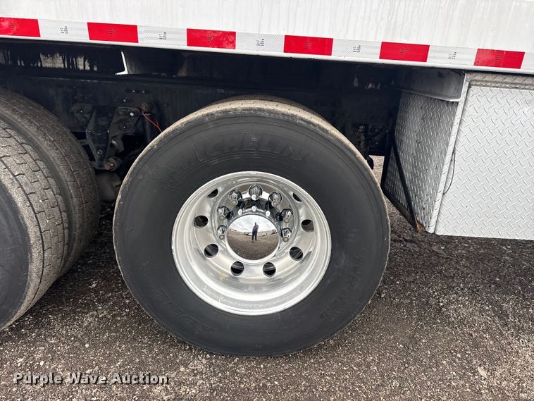 image for item EG8844 2013 Mack GU433 vacuum truck