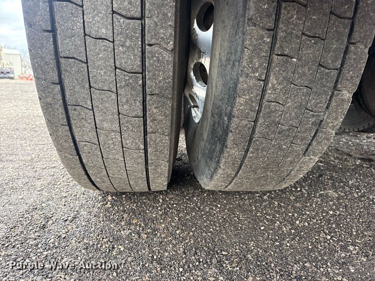 image for item EG8844 2013 Mack GU433 vacuum truck