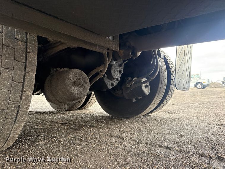 image for item EG8844 2013 Mack GU433 vacuum truck