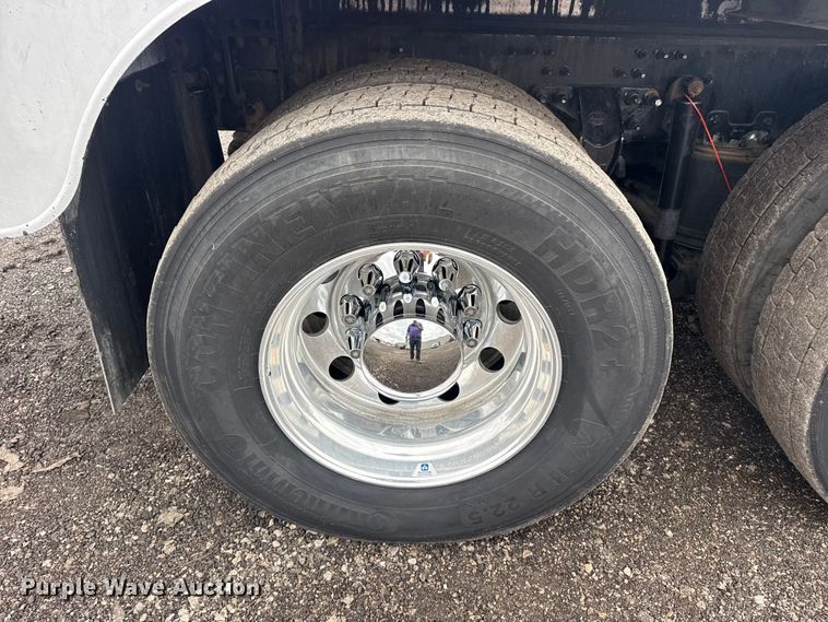 image for item EG8844 2013 Mack GU433 vacuum truck