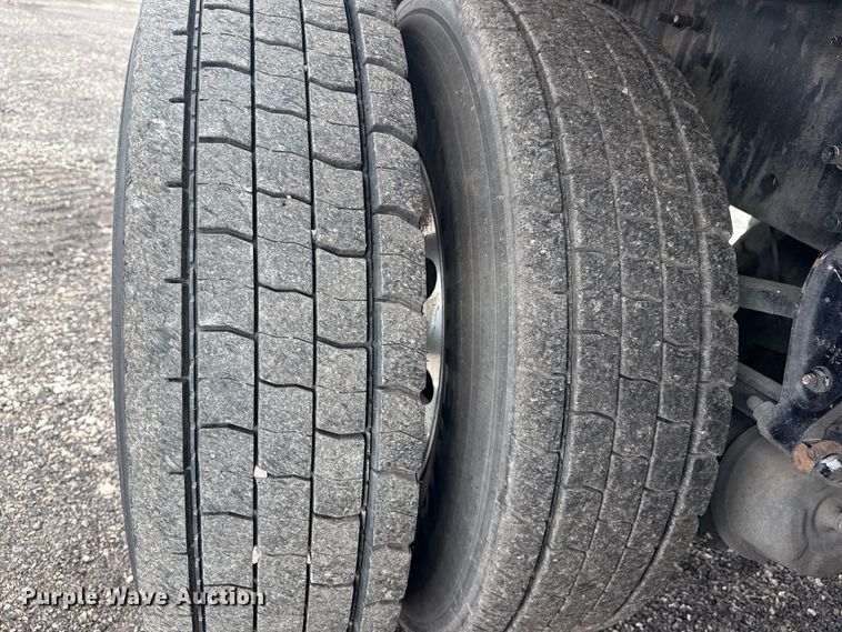 image for item EG8844 2013 Mack GU433 vacuum truck