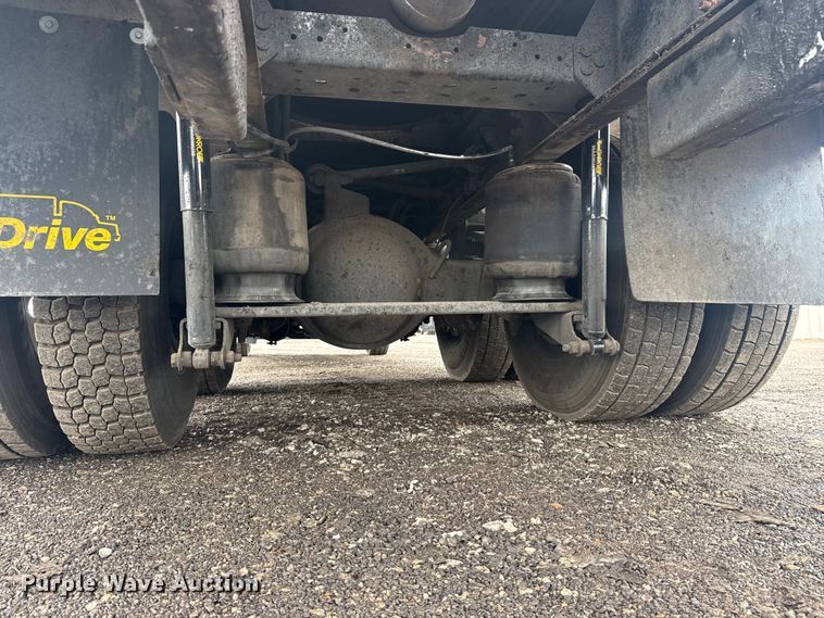 image for item EG8844 2013 Mack GU433 vacuum truck