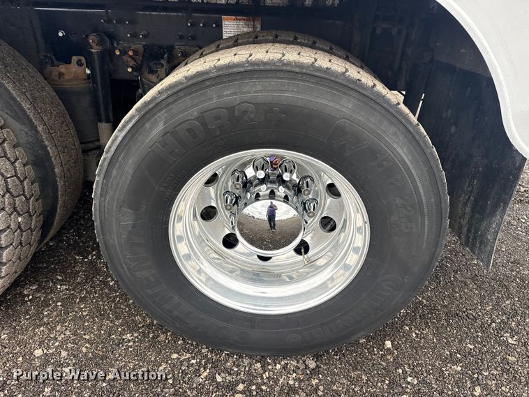 image for item EG8844 2013 Mack GU433 vacuum truck