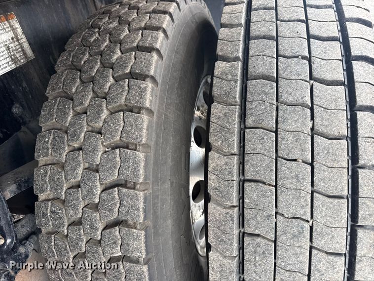 image for item EG8844 2013 Mack GU433 vacuum truck