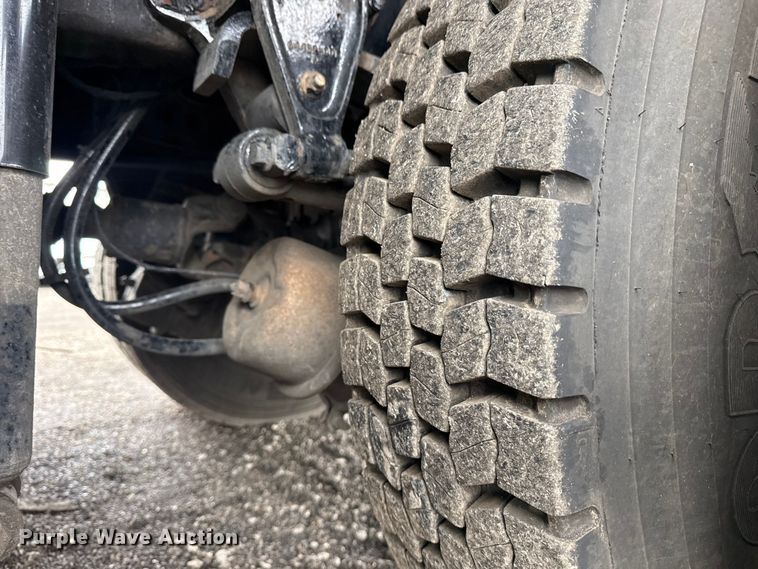 image for item EG8844 2013 Mack GU433 vacuum truck