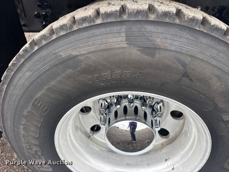 image for item EG8844 2013 Mack GU433 vacuum truck