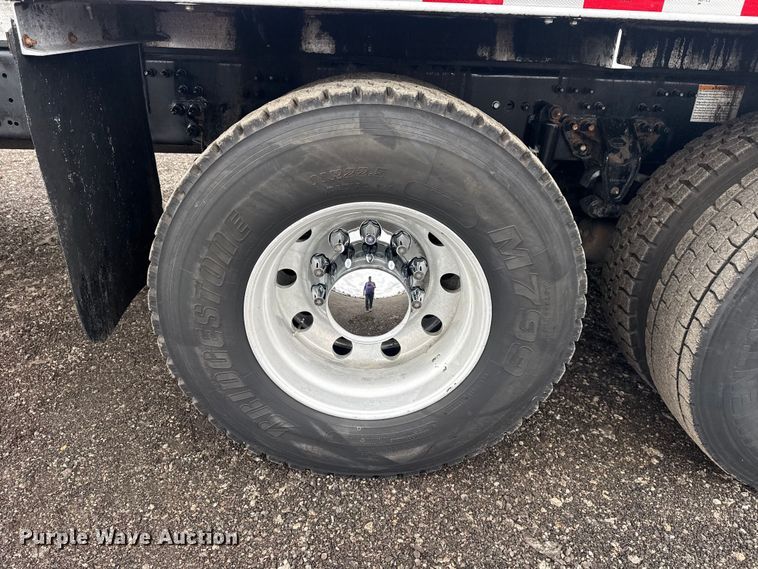 image for item EG8844 2013 Mack GU433 vacuum truck