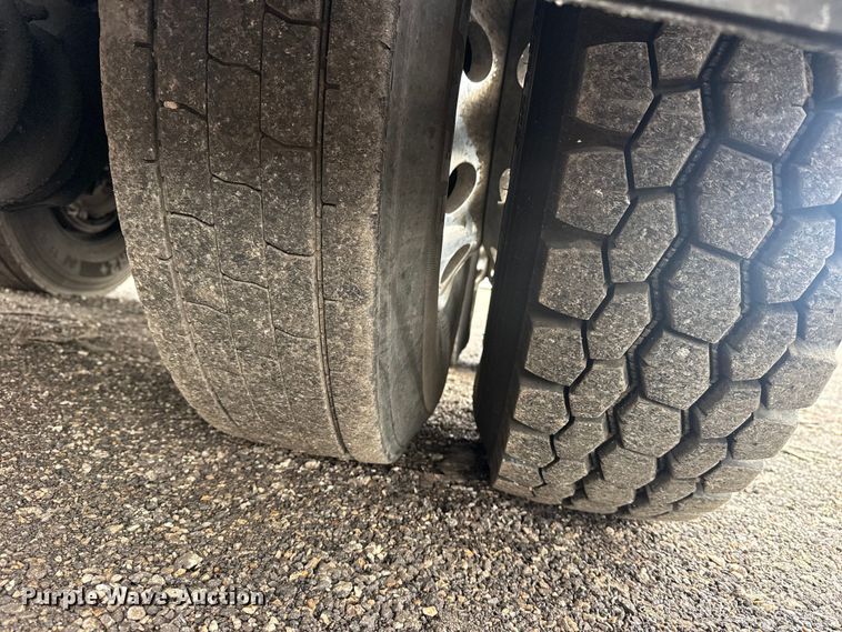 image for item EG8844 2013 Mack GU433 vacuum truck