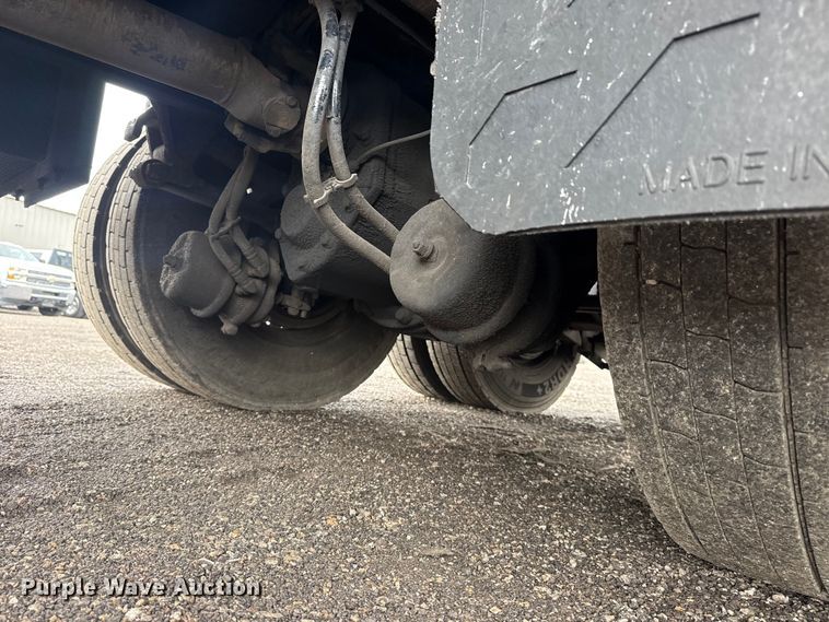 image for item EG8844 2013 Mack GU433 vacuum truck