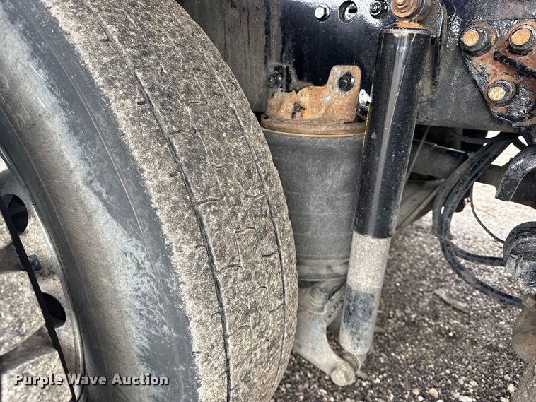 image for item EG8844 2013 Mack GU433 vacuum truck