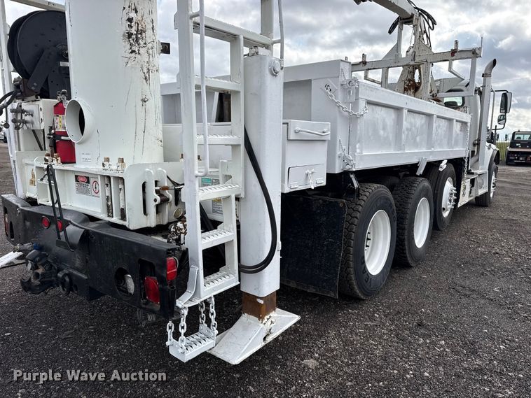 image for item EG8845 2010 Freightliner Business Class M2 crane truck