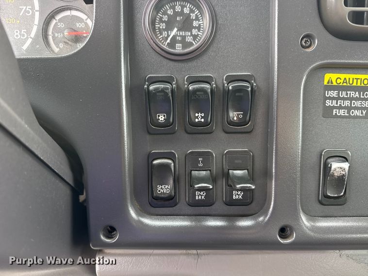 image for item EG8845 2010 Freightliner Business Class M2 crane truck