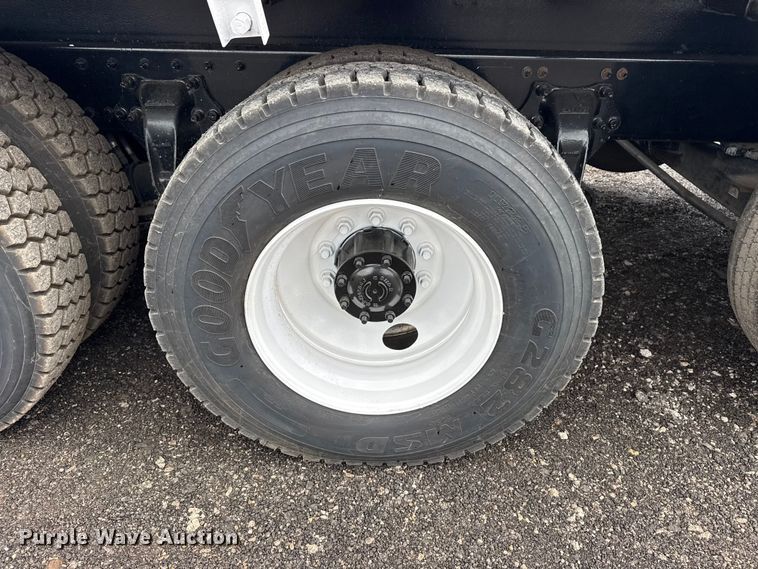 image for item EG8845 2010 Freightliner Business Class M2 crane truck