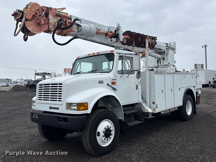 image for item EG8847 1999 International 4800 digger derrick truck