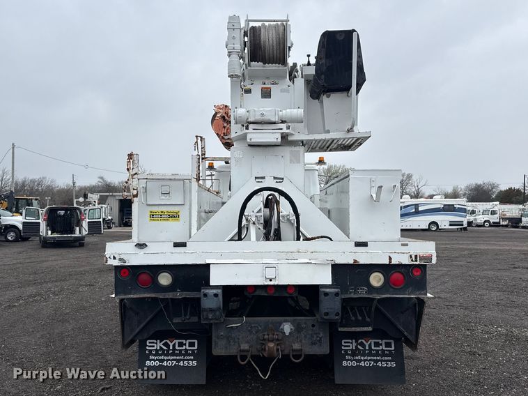 image for item EG8847 1999 International 4800 digger derrick truck