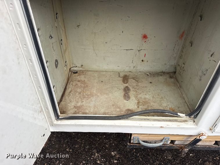 image for item EG8847 1999 International 4800 digger derrick truck