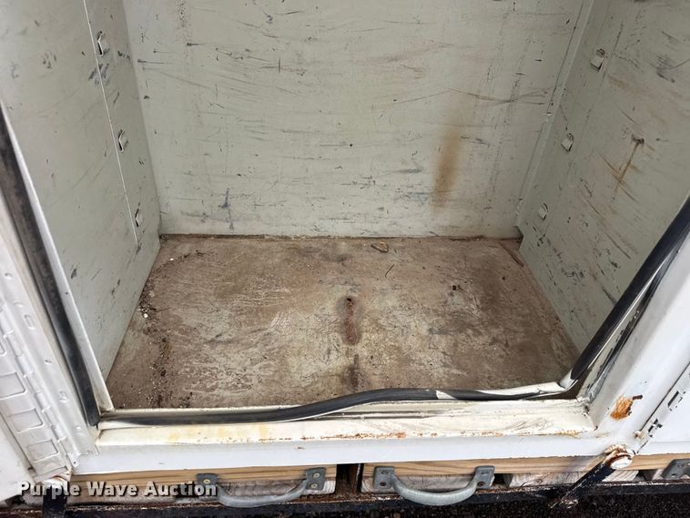 image for item EG8847 1999 International 4800 digger derrick truck