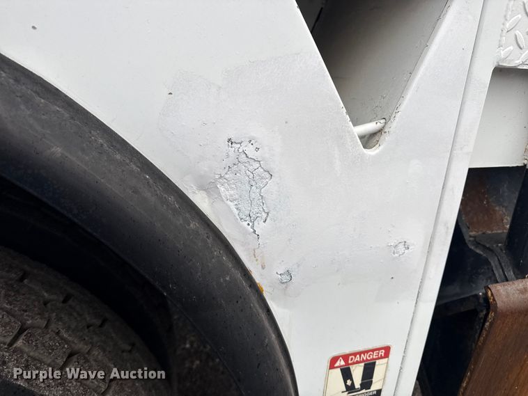 image for item EG8847 1999 International 4800 digger derrick truck